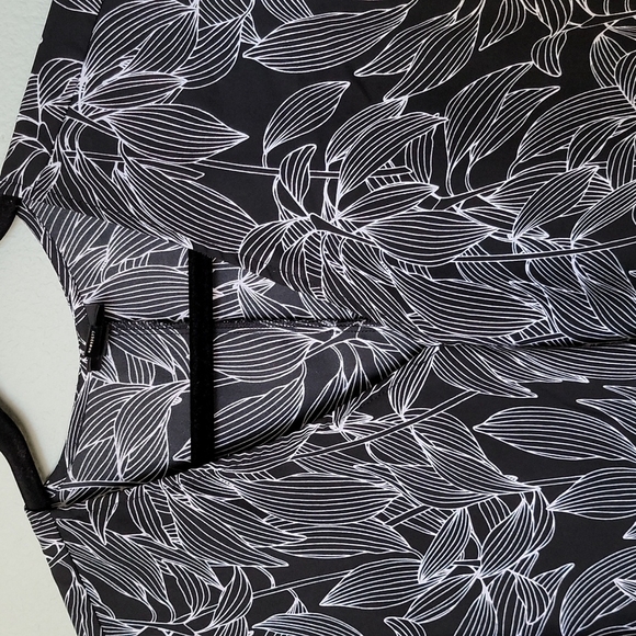 Worthington Office Petite large floral chiffon top - Picture 3 of 9